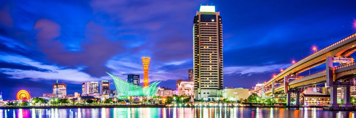 Skyline nocturno de Kobe, una ciudad de Japón