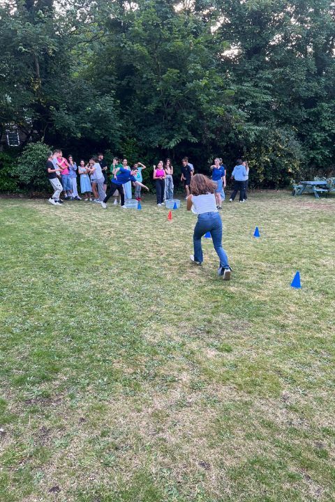 juego de carreras en el campamento de verano en Colchester, Inglaterra