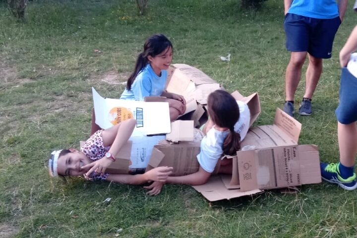 Juegos en el campamento en inglaterra