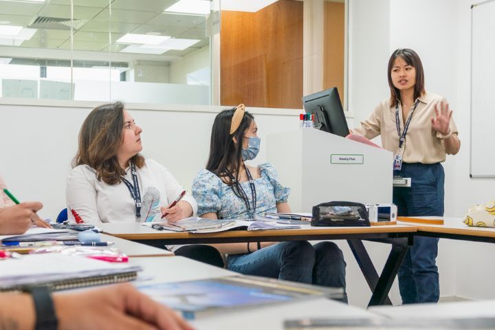 escuela business dubai