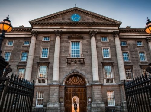 Fachada del Trinity College en Irlanda